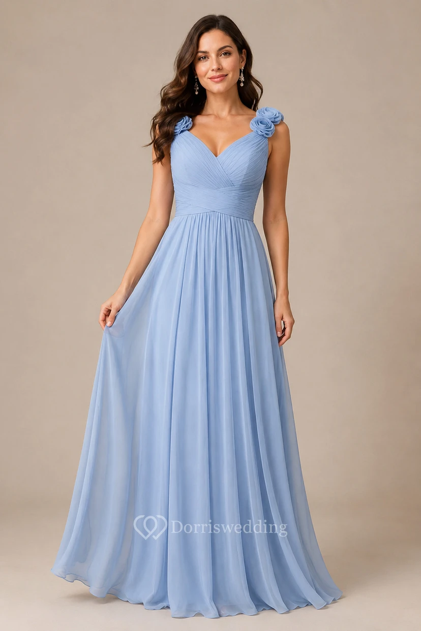 Hellblaues Chiffonkleid in A-Linie mit floralem Trägerdetail