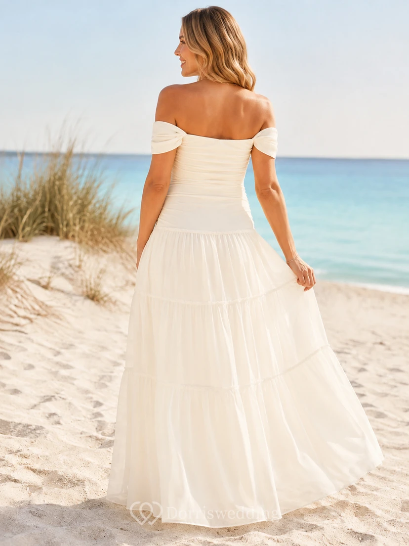 Weißes Umstands-Strandkleid aus Tüll in A-Linie mit schulterfreiem Schnitt und Stufenrock, bodenlang view 2