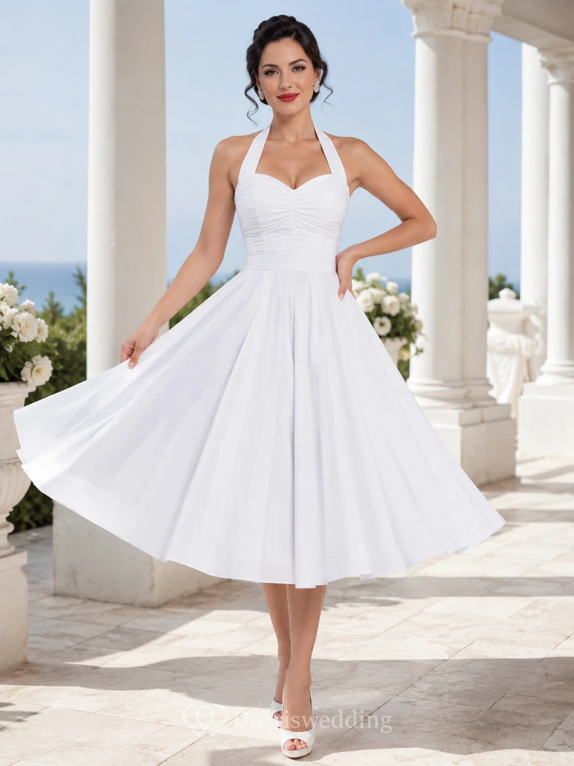 Vestido de cóctel vintage blanco impecable con escote halter, escote corazón, plisado, de gasa, corte en A, largo hasta la rodilla y espalda descubierta.