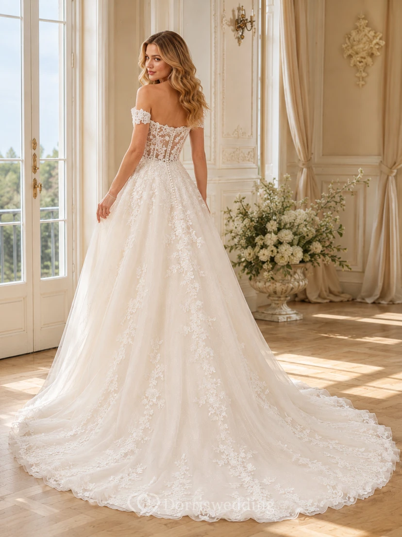 Vestido de novia de corte A con mangas cortas y encaje floral con hombros descubiertos para capilla view 2