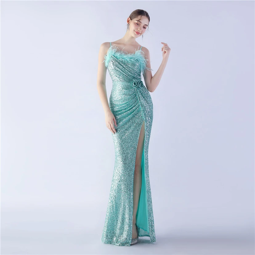 Vestido de noche de alta gama para bodas, con flores y detalles de plumas de avestruz. view 29