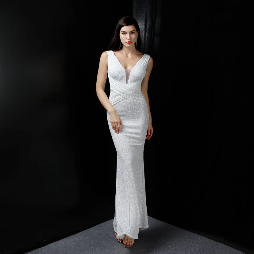 Robe de soirée élégante et longue sans manches à sequins Aura Queen, style banquet, coupe sirène. view 3