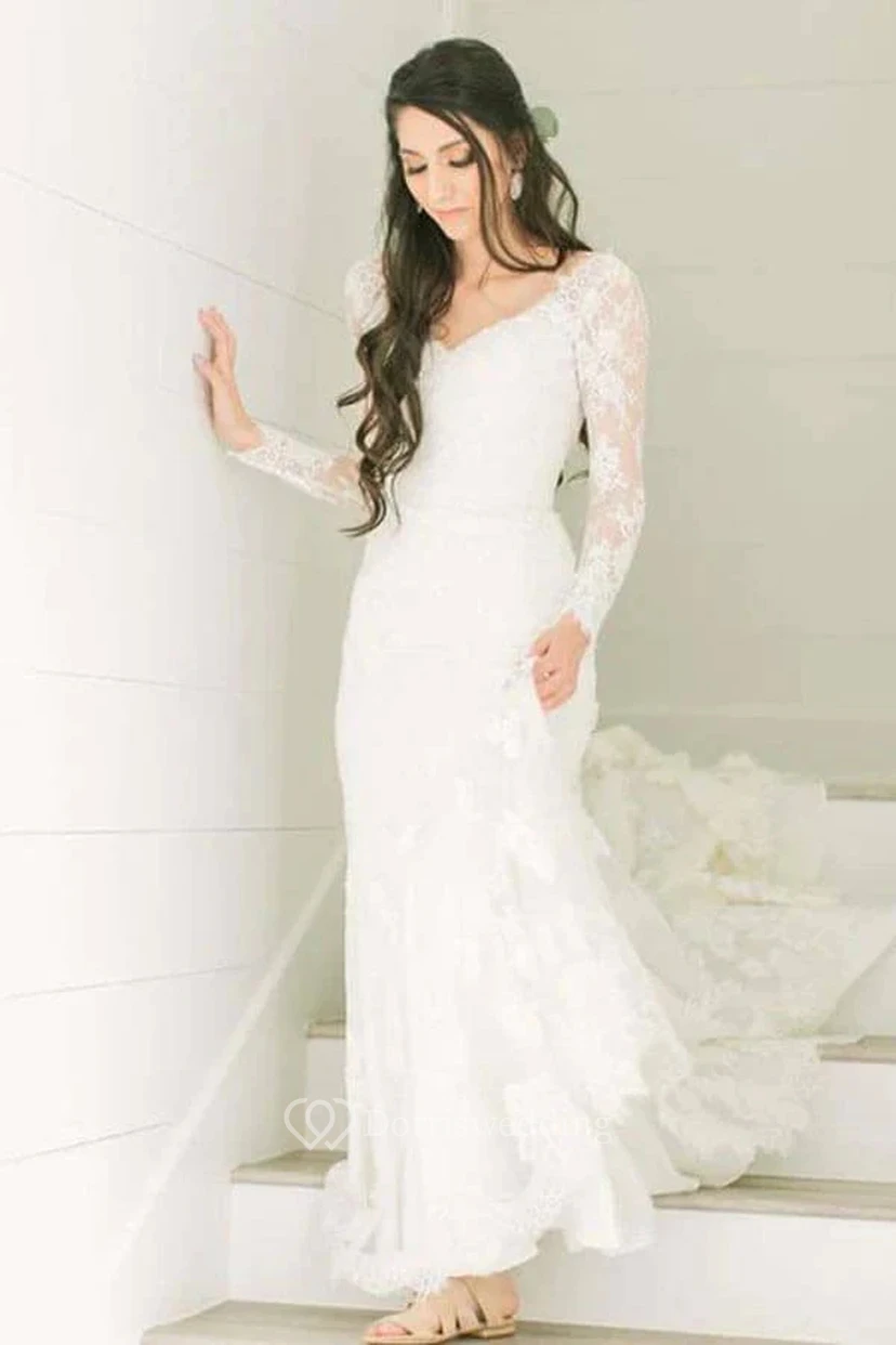 Langärmeliges Brautkleid aus Spitze mit V-Ausschnitt, Illusionsausschnitt, tiefem Rückenausschnitt und Schleppe