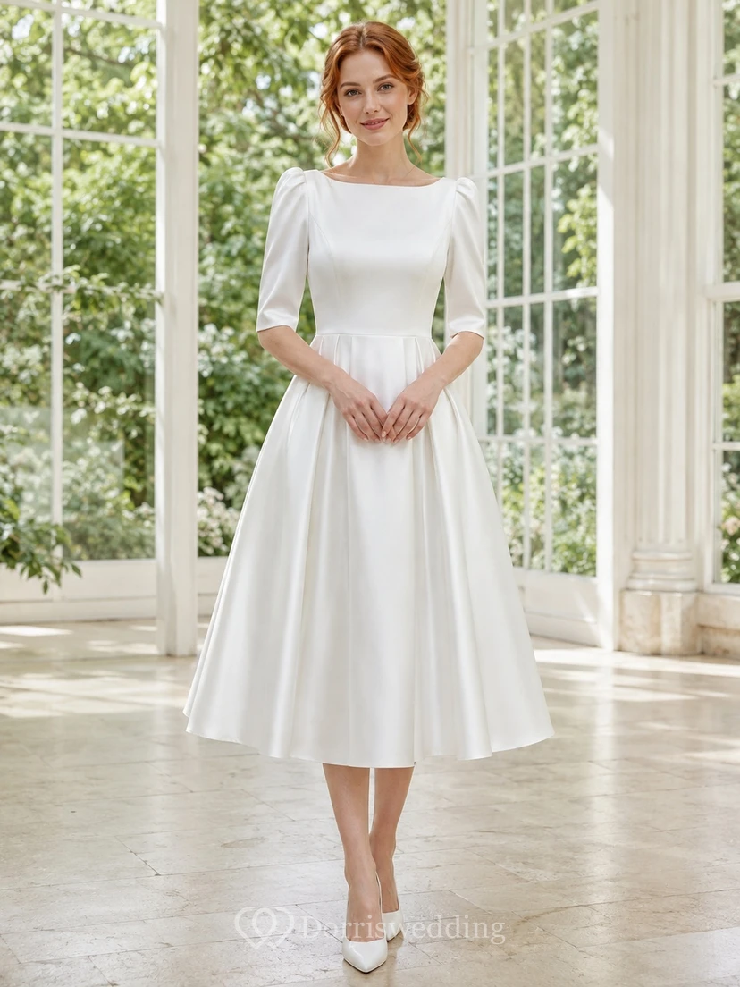 Weißes, plissiertes A-Linien-Kleid aus Satin mit U-Boot-Ausschnitt, halben Ärmeln und Teelänge – schlicht und elegant