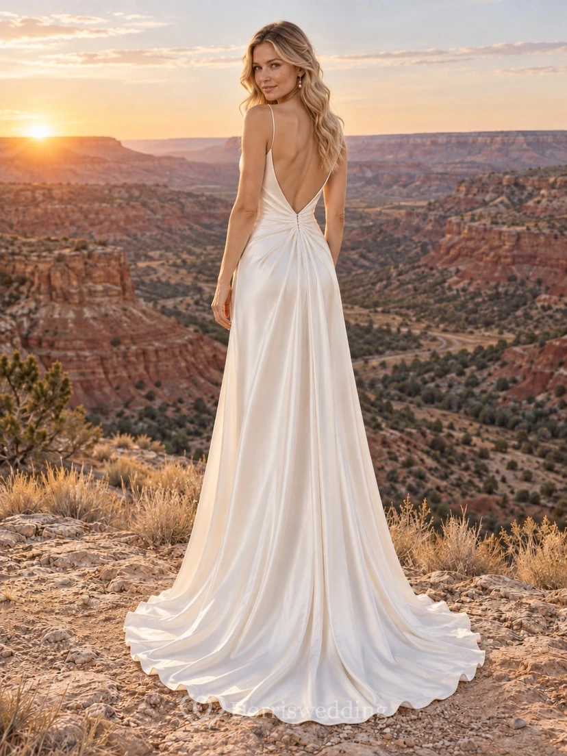 Vestido de novia sencillo de corte A, largo hasta el suelo, con corpiño cruzado, escote en V, sin mangas y drapeado en charmeuse. view 2