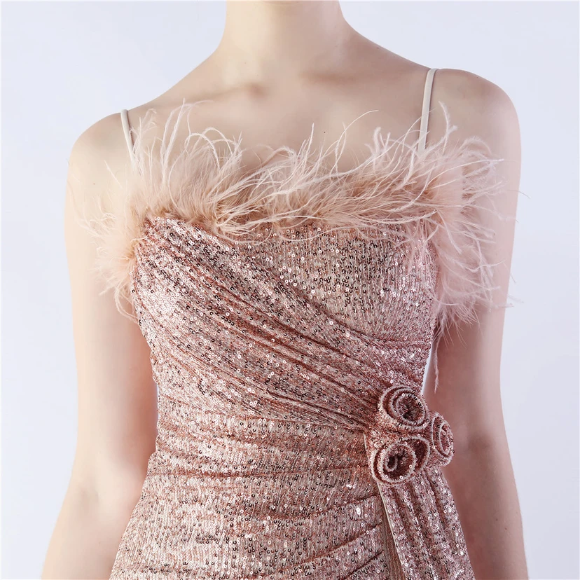 Vestido de noche de alta gama para bodas, con flores y detalles de plumas de avestruz. view 8