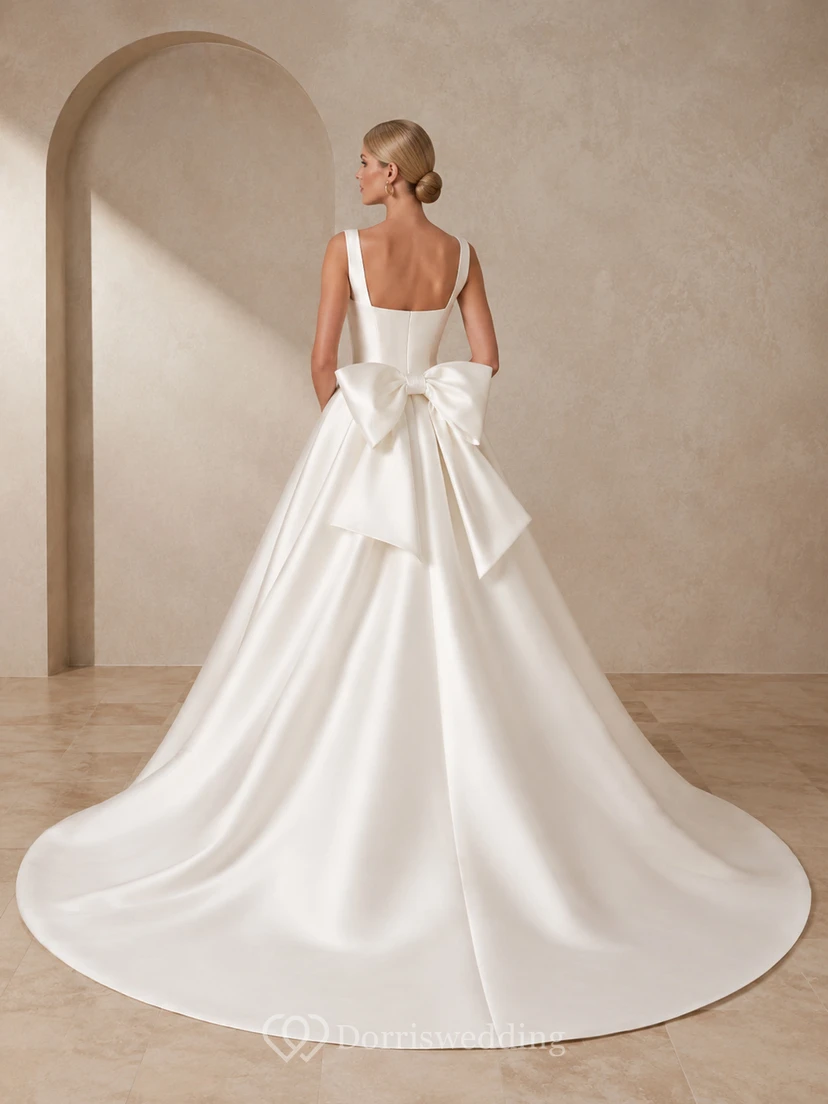 Robe de mariée classique en satin à col carré et dos nu avec nœud view 2