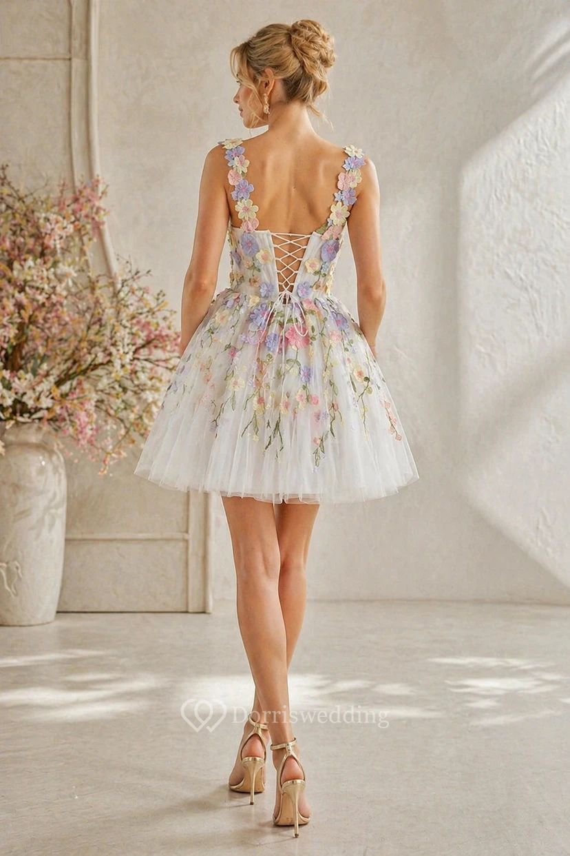 Vestido blanco sin tirantes con bordado floral view 2