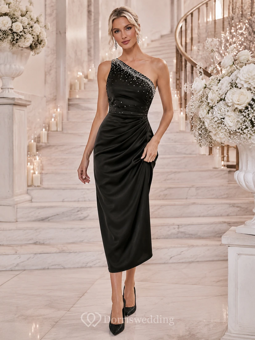 Vestido midi negro de satén con un solo hombro y cristales, estilo tubo, para invitadas.