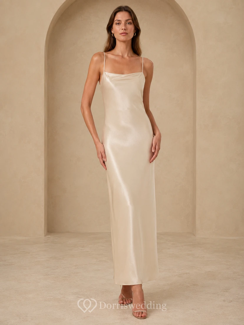 Vestido de invitada formal elegante color champán con tirantes finos y corte minimalista en satén.