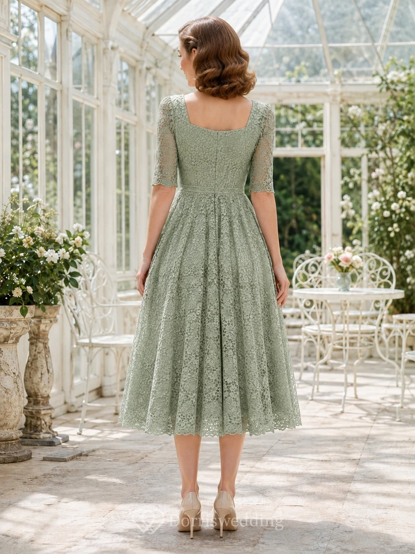 Vestido de jardín vintage color verde salvia con cuello cuadrado, manga corta y encaje, corte en A, largo hasta la rodilla. view 2