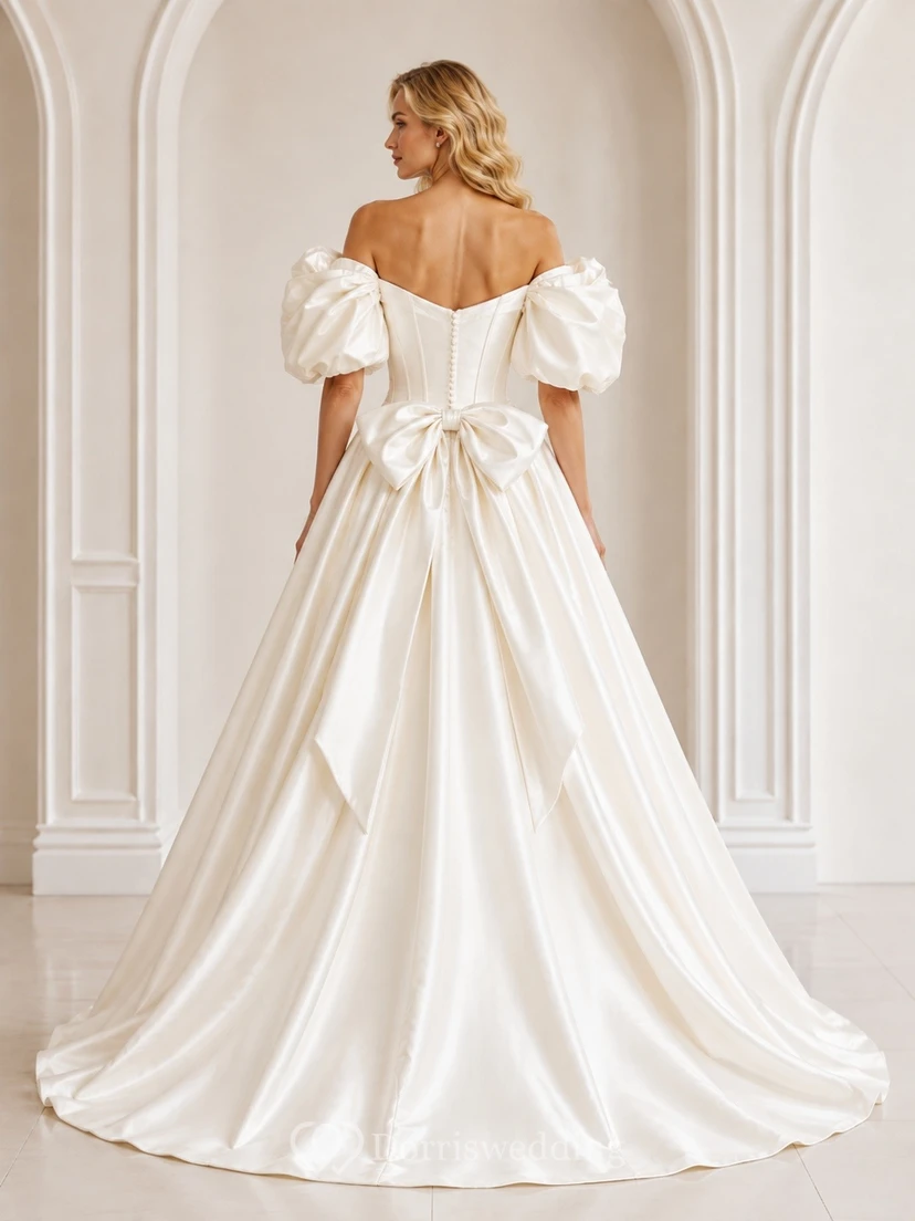 Vestido de novia vintage elegante de satén blanco con mangas cortas, escote Bardot y corte en A. view 2