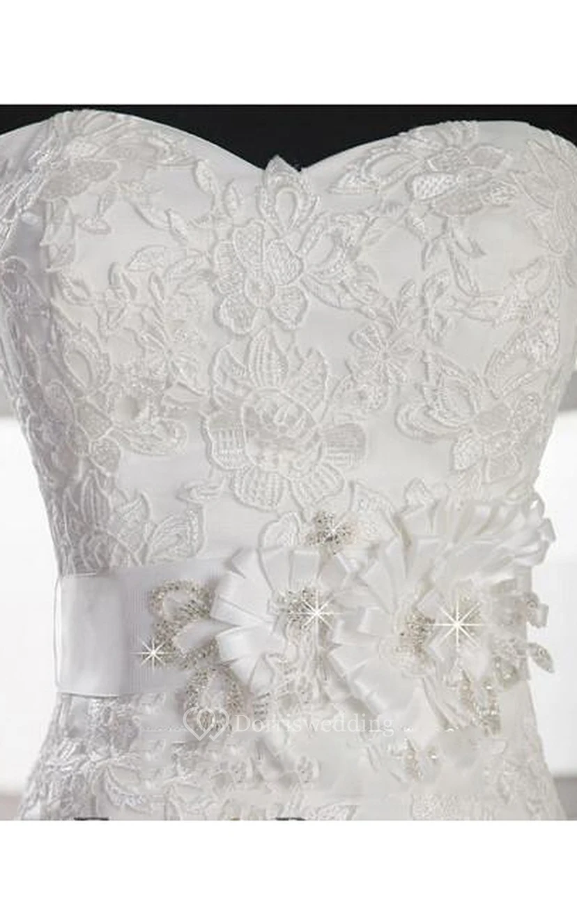 Vestido de encaje y organza sin mangas con tirantes hasta el suelo y estilo corsé. view 4