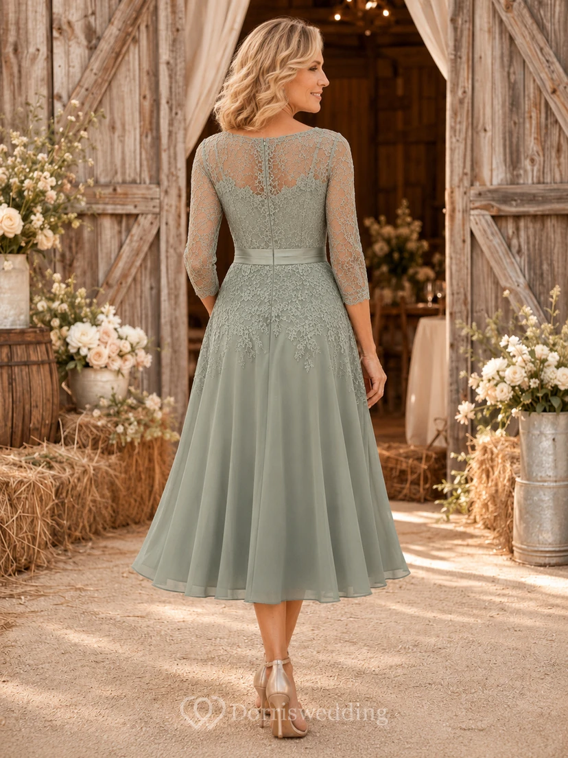 Romantisches Landhauskleid im Landhausstil mit Illusion-Ausschnitt, dreiviertellangen Ärmeln aus Spitze und Spitze in Salbeigrün – perfekt für die Mutter der Braut. view 2