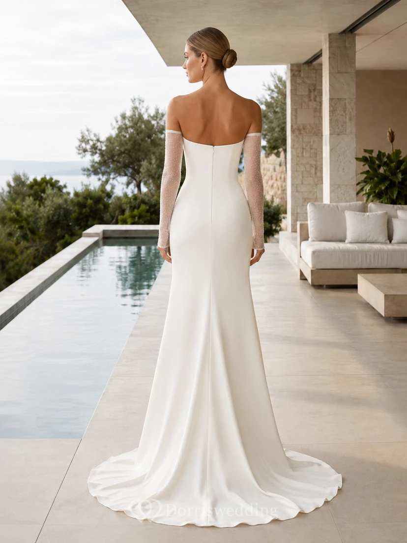 Robe de mariée sirène sans bretelles à manches amovibles pour une escapade romantique sur une terrasse de villa view 2