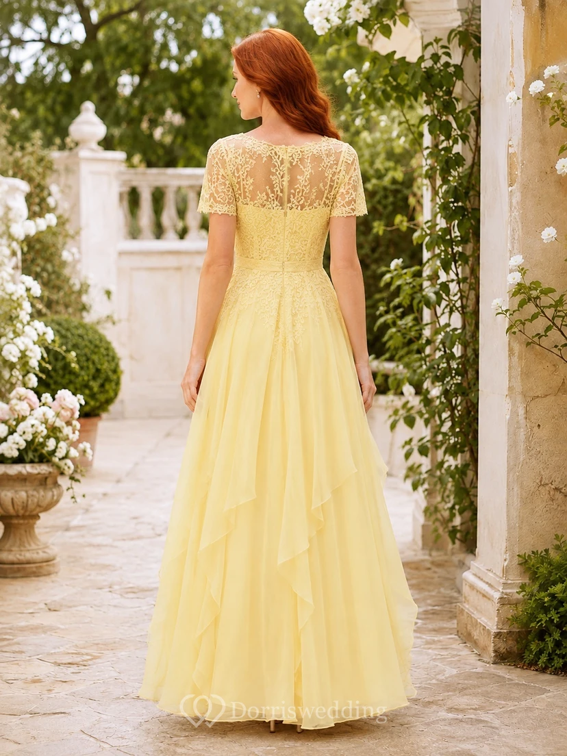 Robe d'invitée de jardin jaune à fleurs en mousseline de soie à manches courtes et coupe trapèze, manches courtes, en dentelle florale. view 2
