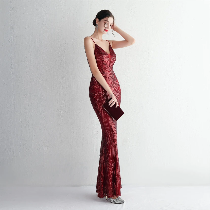 Vestido largo de noche con lentejuelas y tirantes de flores, ajustado, elegante y de estilo sofisticado. view 65