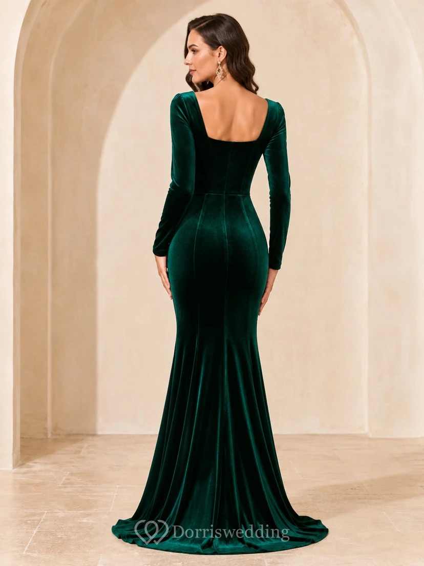 Vestido de noche formal de terciopelo verde oscuro con escote cuadrado y mangas largas estilo sirena. view 2