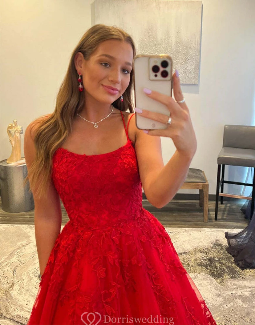 Ballkleid mit roter Spitzenapplikation view 3