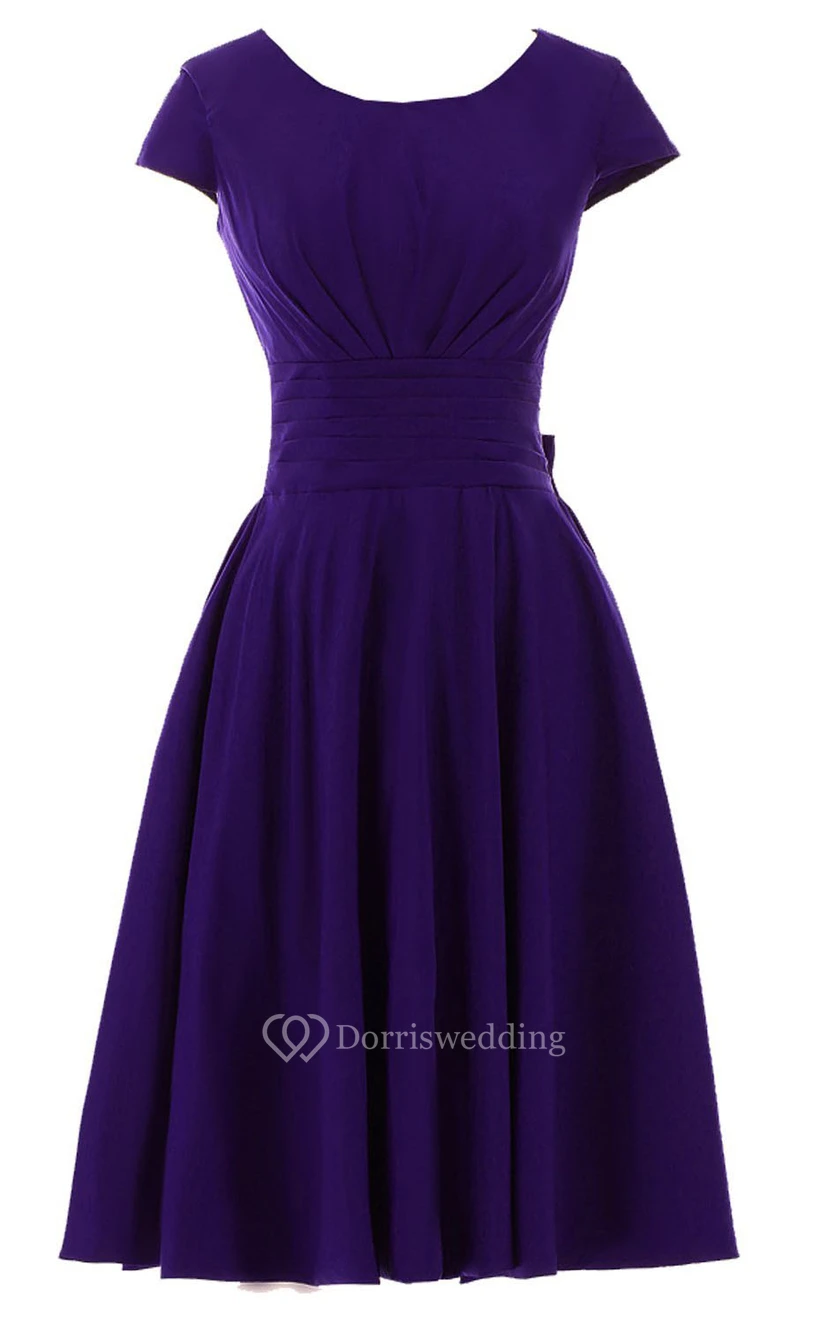 Kurzärmeliges, knielanges, plissiertes Chiffonkleid mit Schleife view 11