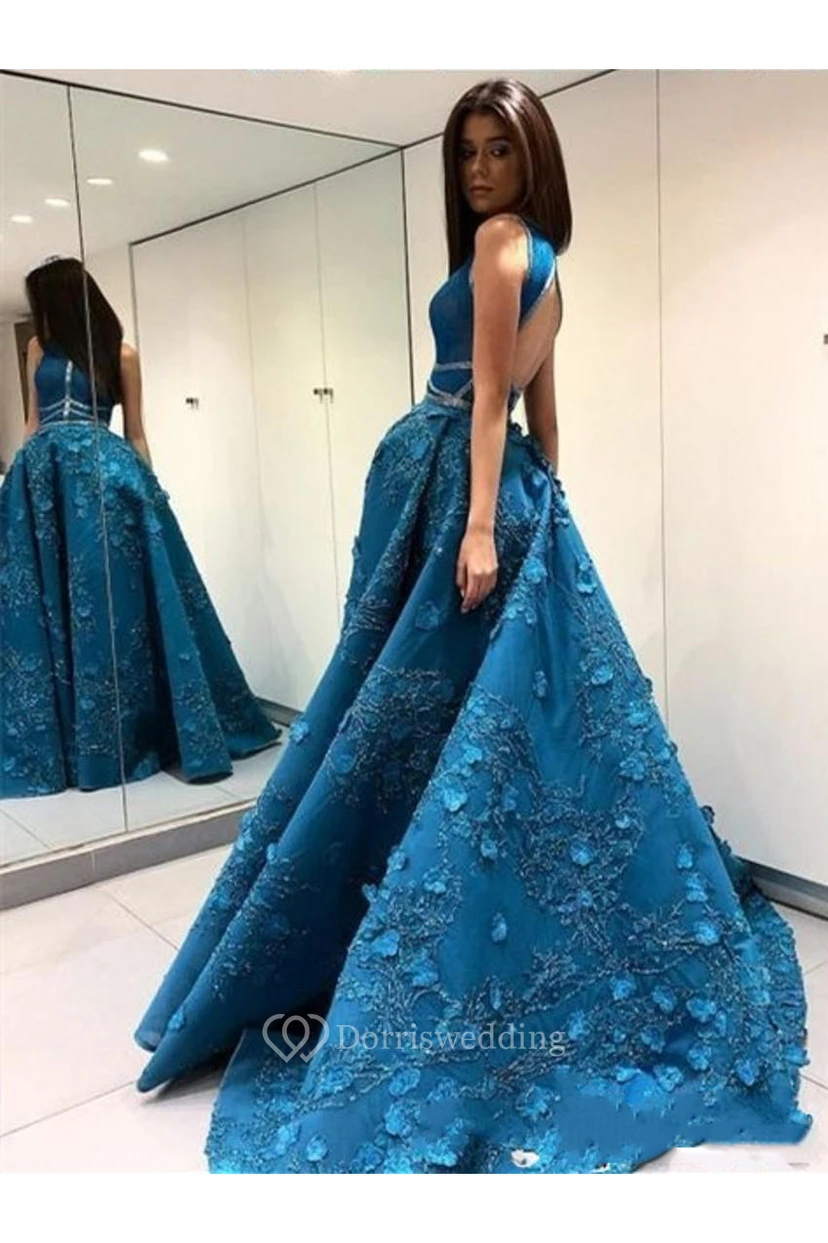 Elegantes, bodenlanges A-Linien-Abendkleid mit aufwendigen Applikationen, Rundhalsausschnitt und Schleppe