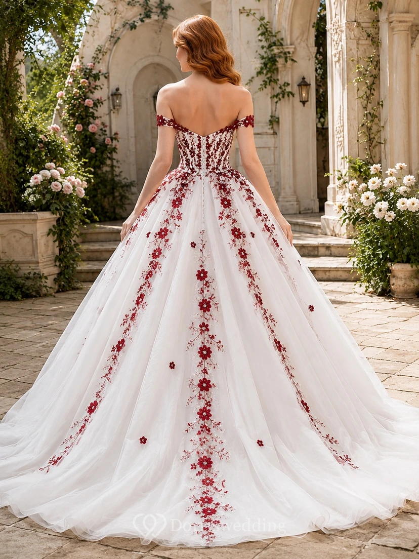 Rotes, schulterfreies Tüll-Ballkleid mit floralen Applikationen und kurzen Ärmeln sowie Schleppe view 2