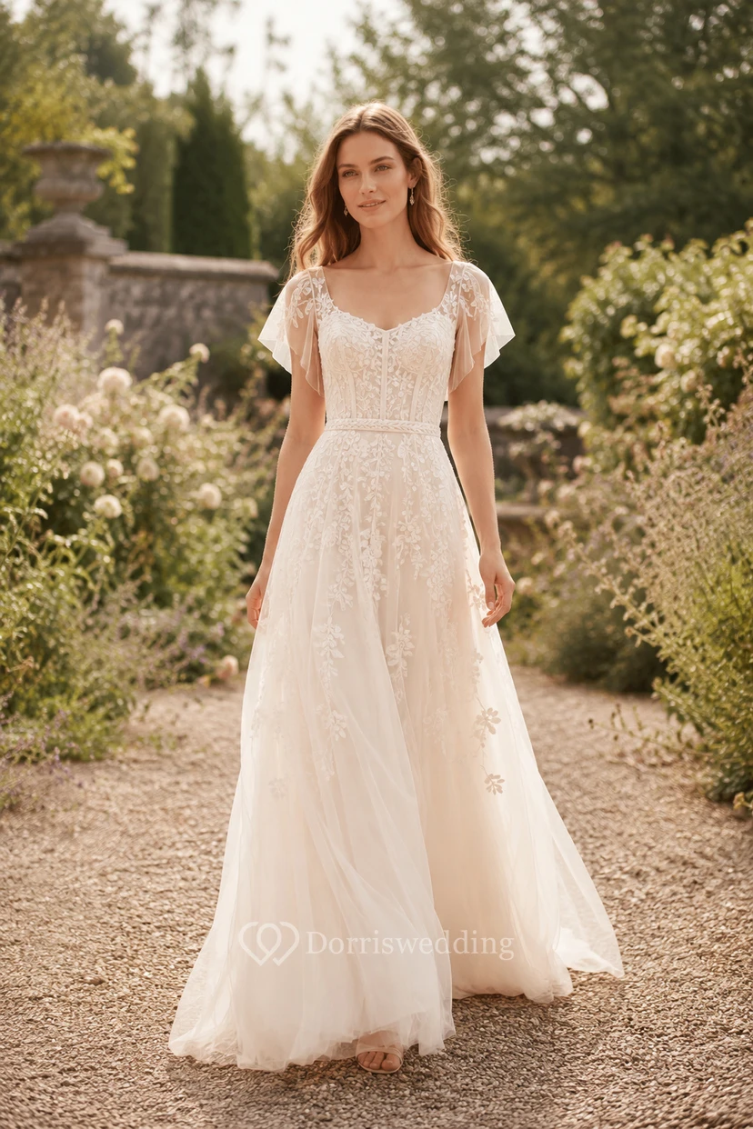 Robe de mariée ivoire en tulle, col V, manches papillon, coupe trapèze, col en V