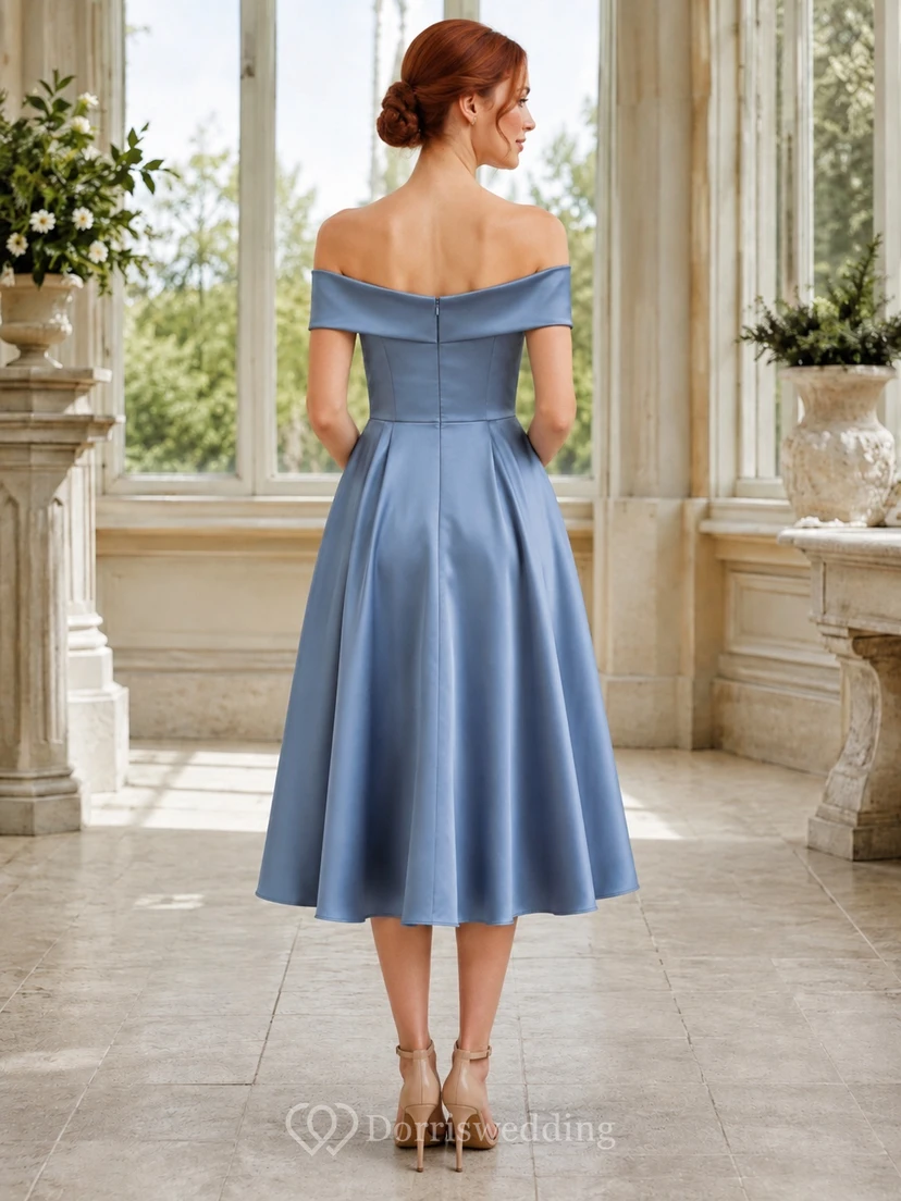 Robe élégante bleu acier en satin, épaules dénudées, coupe trapèze, manches courtes, plissée, longueur thé view 2