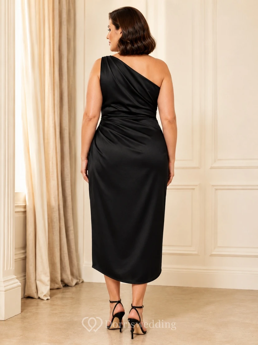 Robe de cocktail noire grande taille, coupe crayon, satin asymétrique, drapée, fendue, longueur thé, élégante view 2