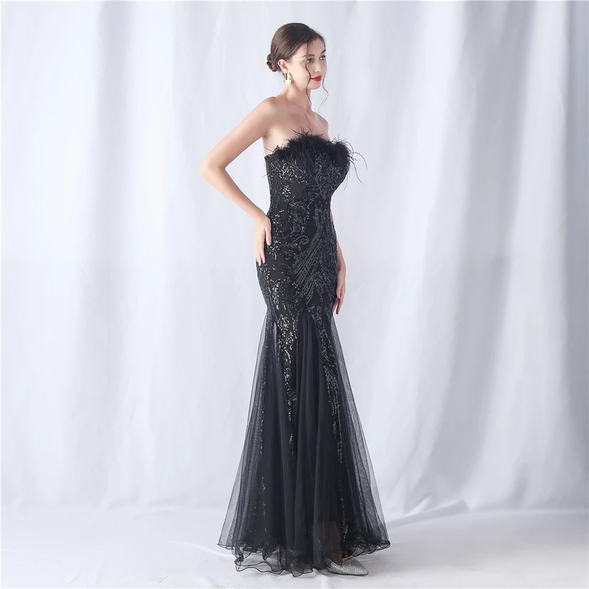 Vestido de noche de malla con lentejuelas y top palabra de honor con estampado de plumas de avestruz y flores para bodas y reuniones. view 36