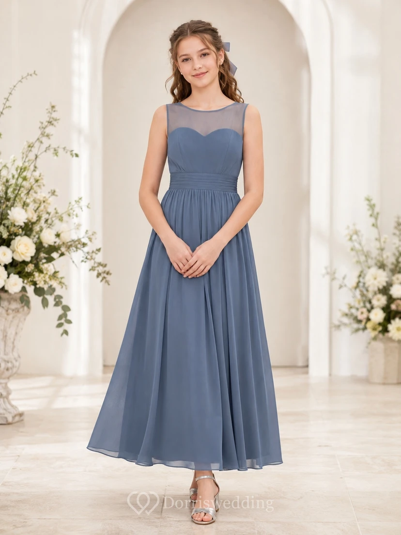 Vestido de dama de honor juvenil azul pizarra, corte en A, largo midi, sin mangas, con canesú ilusión, estilo romántico.