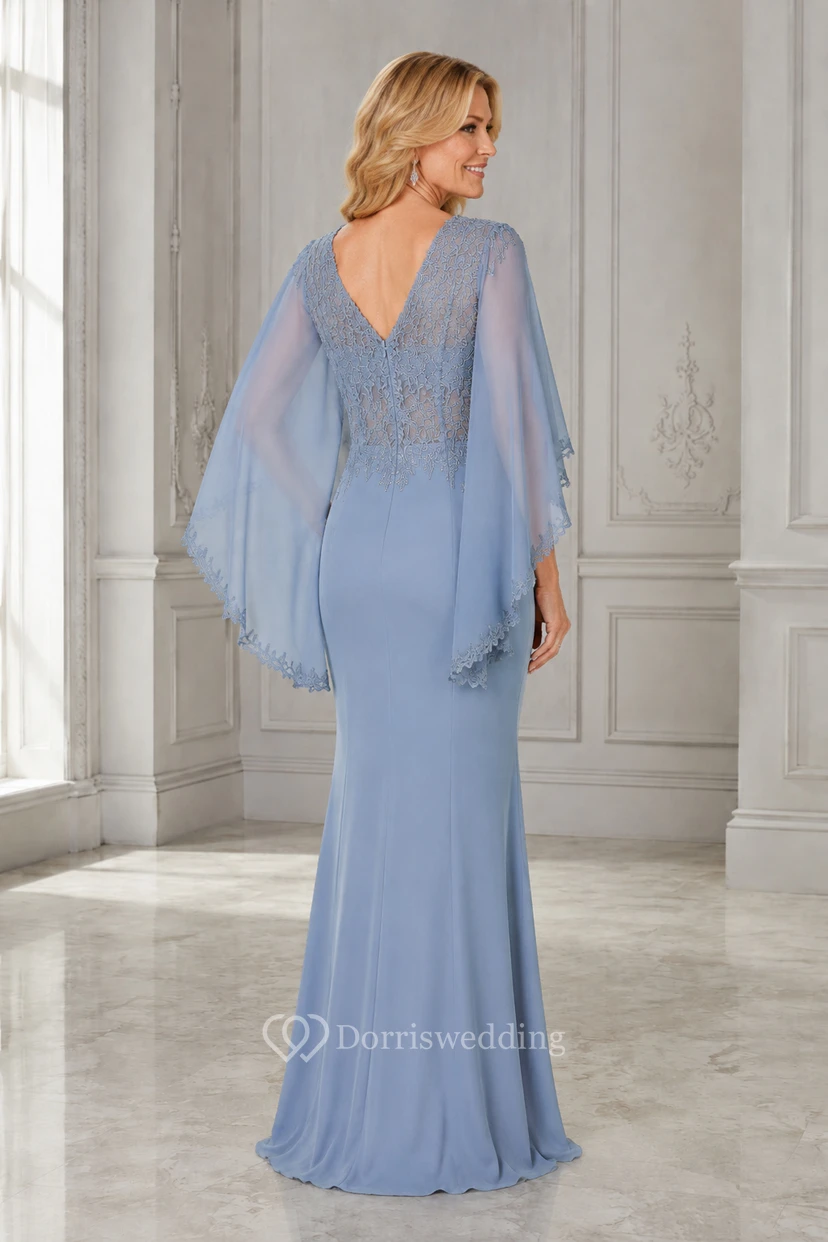 Vestido de sirena azul empolvado con escote en V y mangas tipo capa para madres. view 2