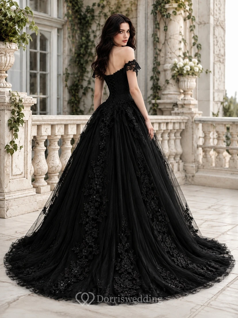 Vestido de novia negro de encaje estilo vintage romántico de manga corta y hombros descubiertos view 2