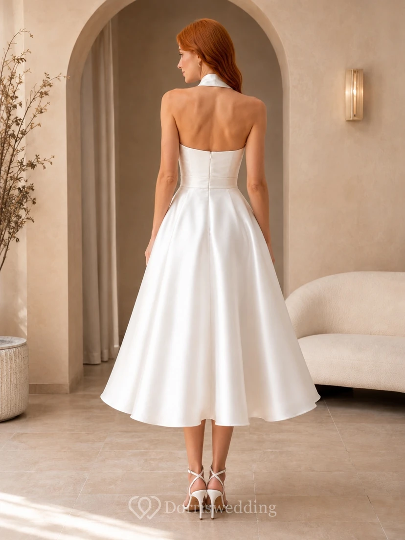 Elegantes, tailliertes A-Linien-Brautkleid aus Satin mit Neckholder und Drapierung für standesamtliche Hochzeiten view 2