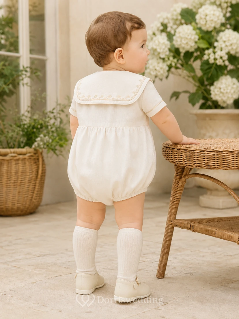 Romantischer elfenbeinfarbener Kurzarm-Baby-Strampler mit Muschelsaum im Matrosen-Stil zur Taufe für Jungen view 2