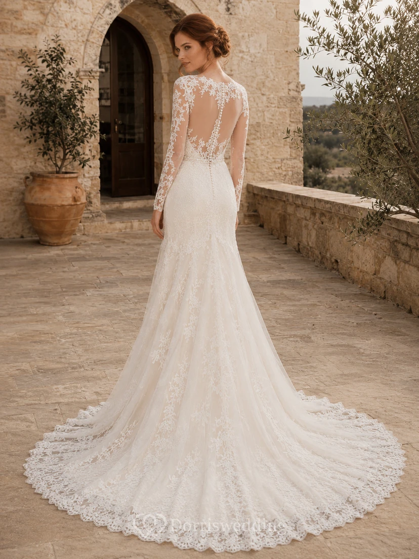 Robe de mariée modeste en dentelle et tulle, coupe sirène, col rond, manches longues et traîne chapelle. view 2