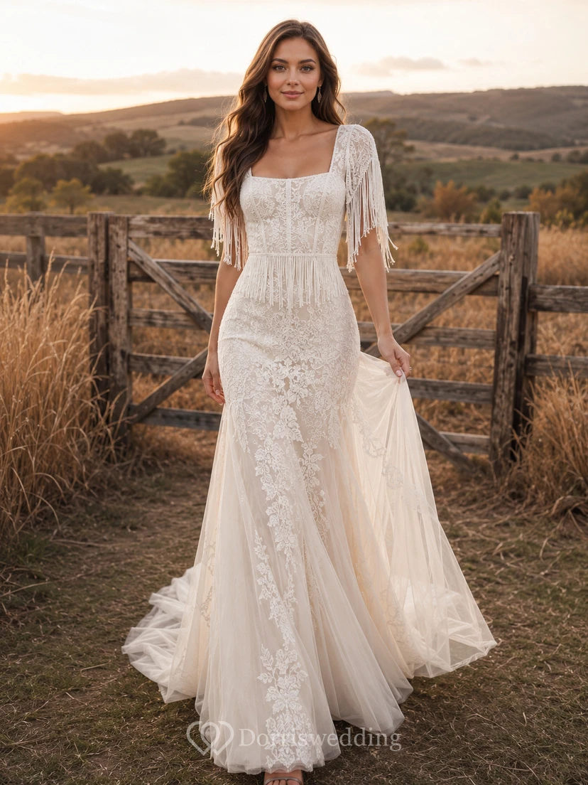 Robe de mariée champêtre en tulle et dentelle, coupe trapèze, décolleté cœur, sans manches, traîne, dos corset lacé