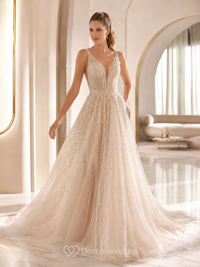 Robe de mariée plissée en dentelle et tulle, décolleté en V profond, sans manches, coupe trapèze, traîne chapelle, ornée d'appliques, pour un mariage à destination