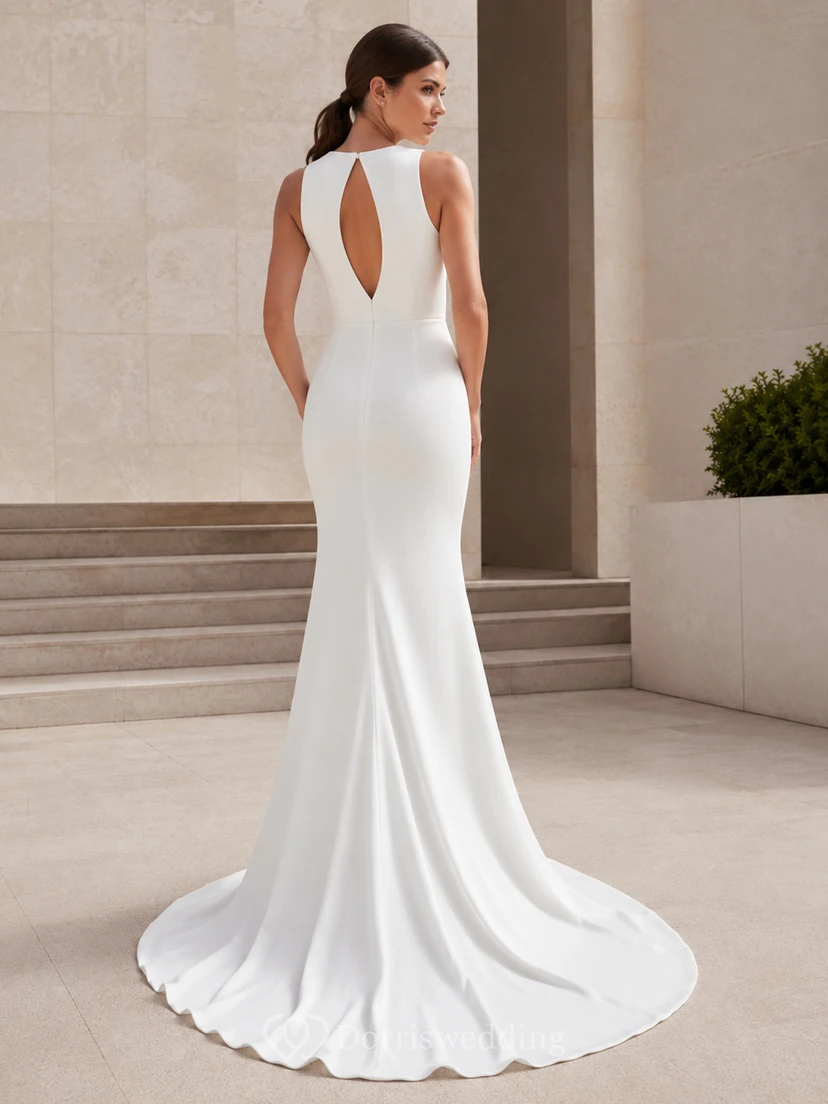 Robe de mariée sirène moderne en satin sans manches à col montant et dos nu avec décolleté en goutte d'eau view 2
