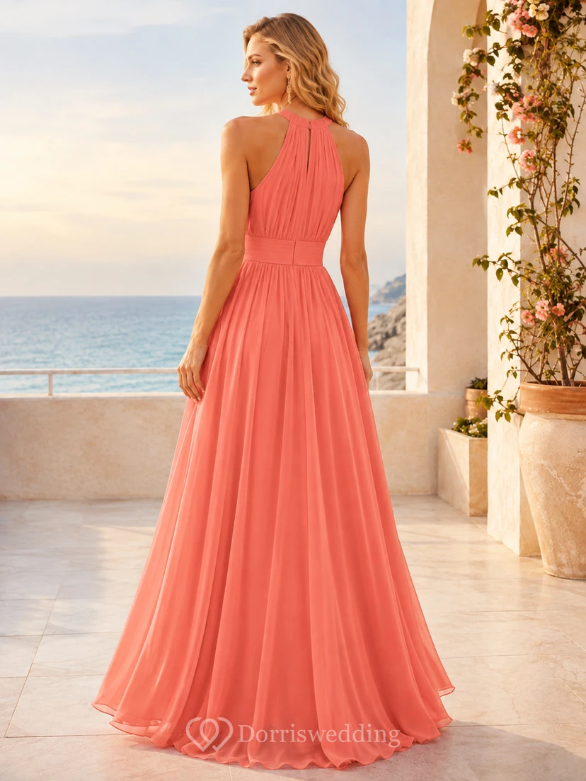 Robe de demoiselle d'honneur élégante en mousseline corail, dos nu, coupe empire, bustier, ornée d'un col halter. view 2