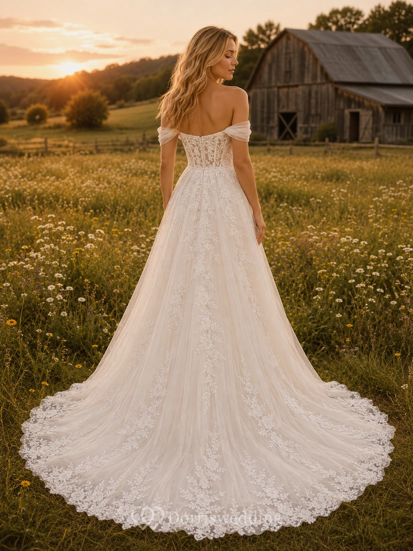Vestido de novia de tul y encaje campestre, corte en A, escote en V, sin mangas, cola de capilla, espalda baja en V. view 2