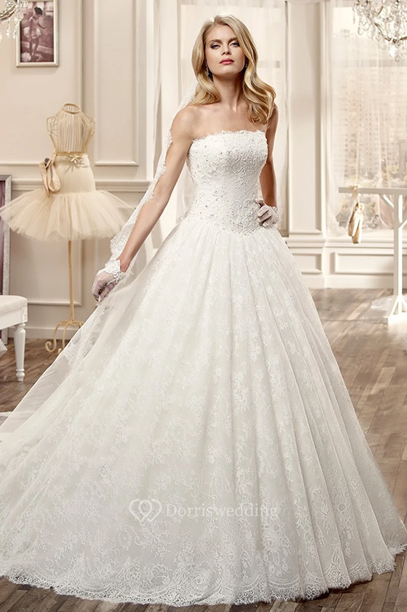 Trägerloses A-Linien-Brautkleid mit Faltenrock und perlenbesetztem Oberteil