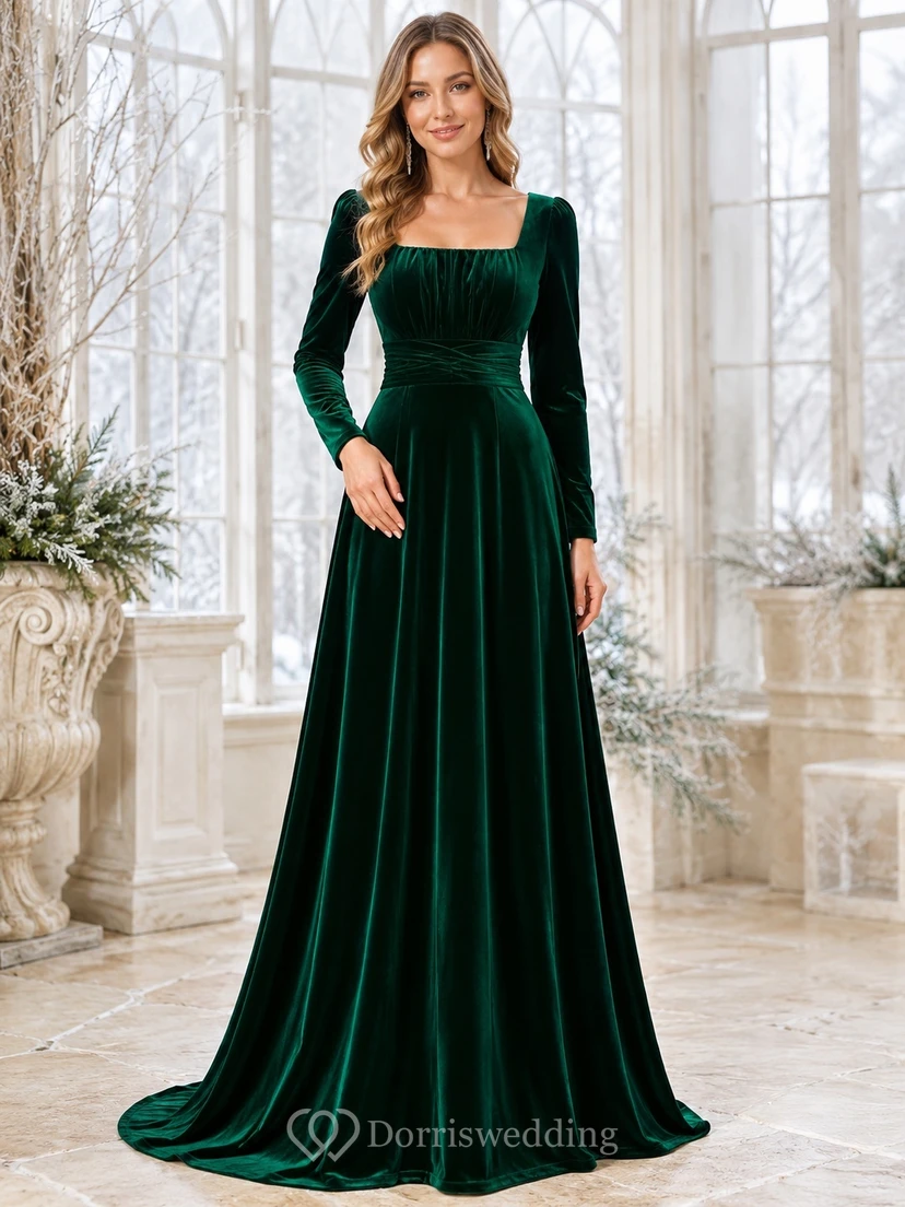 Vestido de gala de invierno de corte A, largo hasta el suelo, de terciopelo verde oscuro, cuello cuadrado y manga larga.