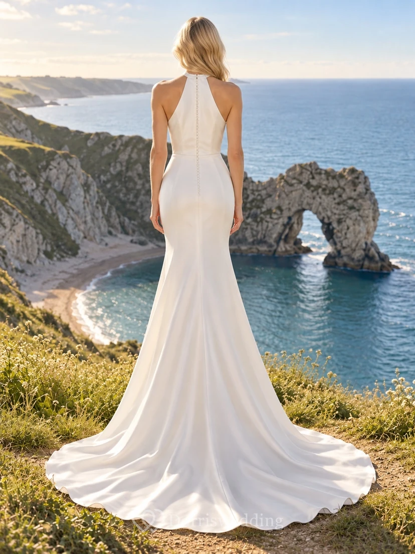 Vestido de novia moderno y minimalista para la playa, estilo sirena, cuello halter, sin mangas, de satén, con cola larga y espalda descubierta. view 2