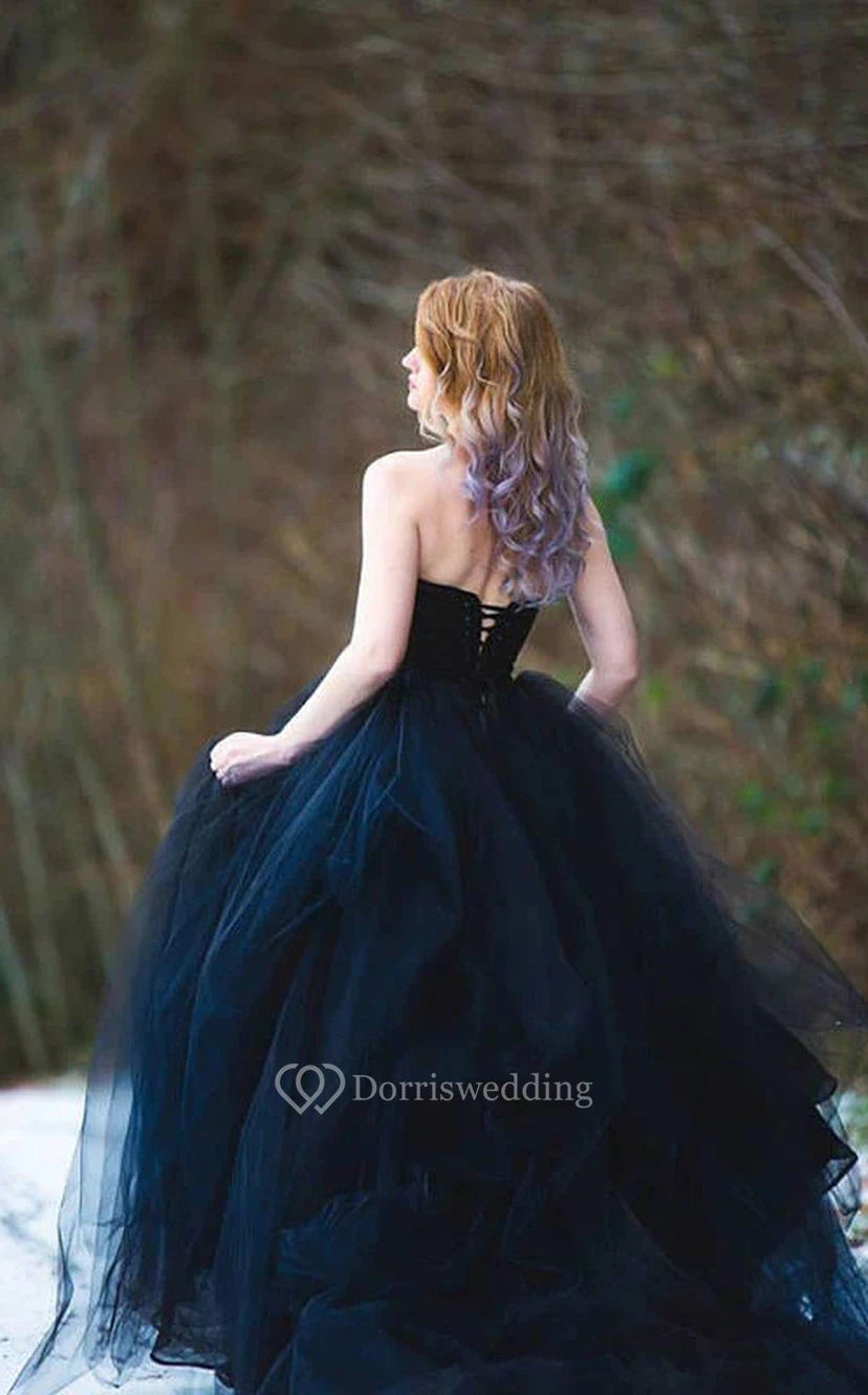 Robe bustier noire en tulle gothique simple avec traîne courte view 6