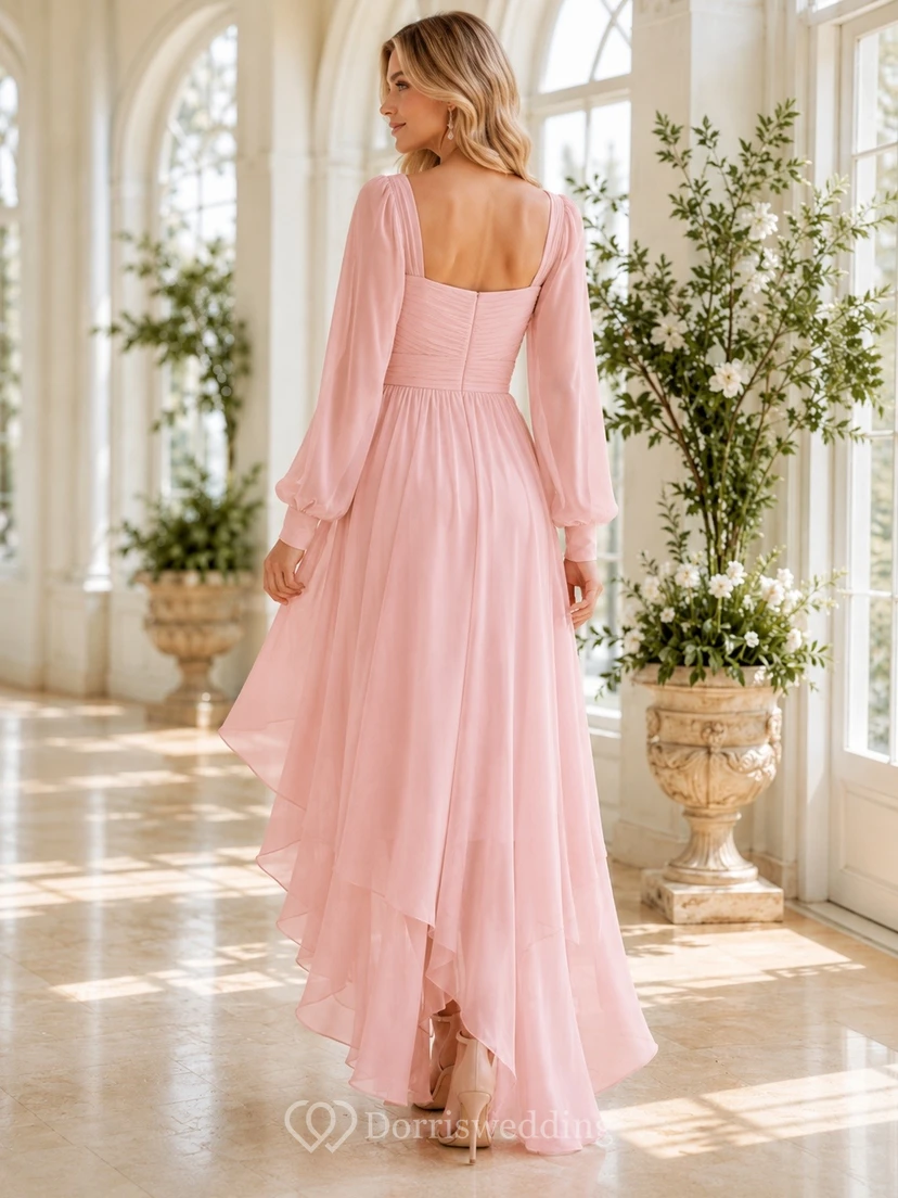 Vestido formal de gasa color rosa empolvado de corte A con mangas largas y escote corazón, asimétrico. view 2