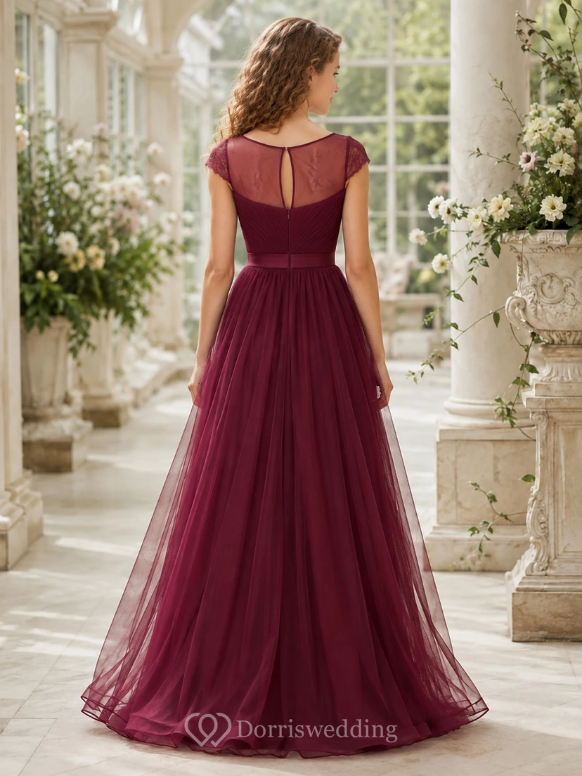 Vestido de dama de honor juvenil color burdeos, corte en A, escote corazón, manga corta, fruncido, estilo romántico. view 2