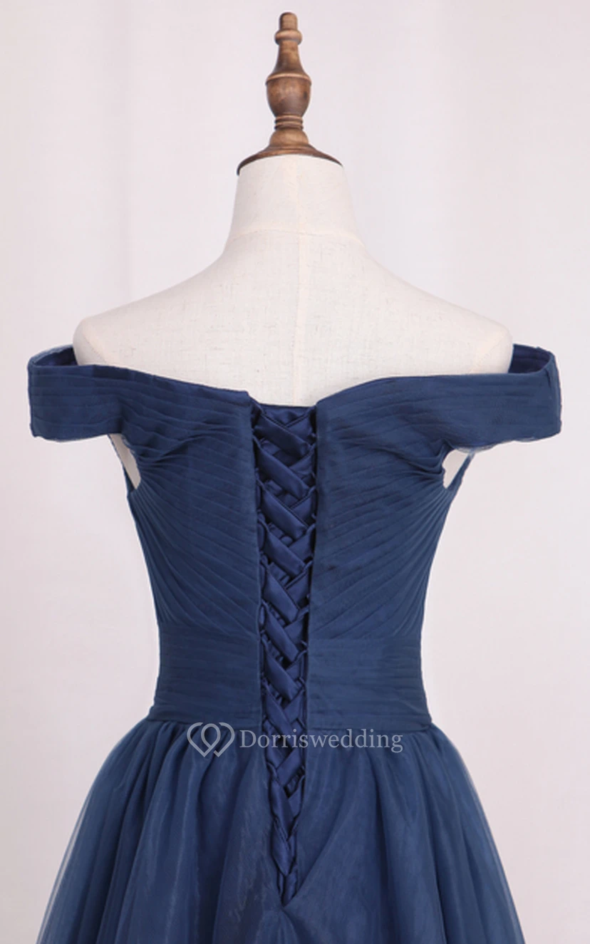 Robe de soirée moderne à traîne courte en tulle, coupe trapèze, dos corset et fronces, manches courtes, bustier. view 4