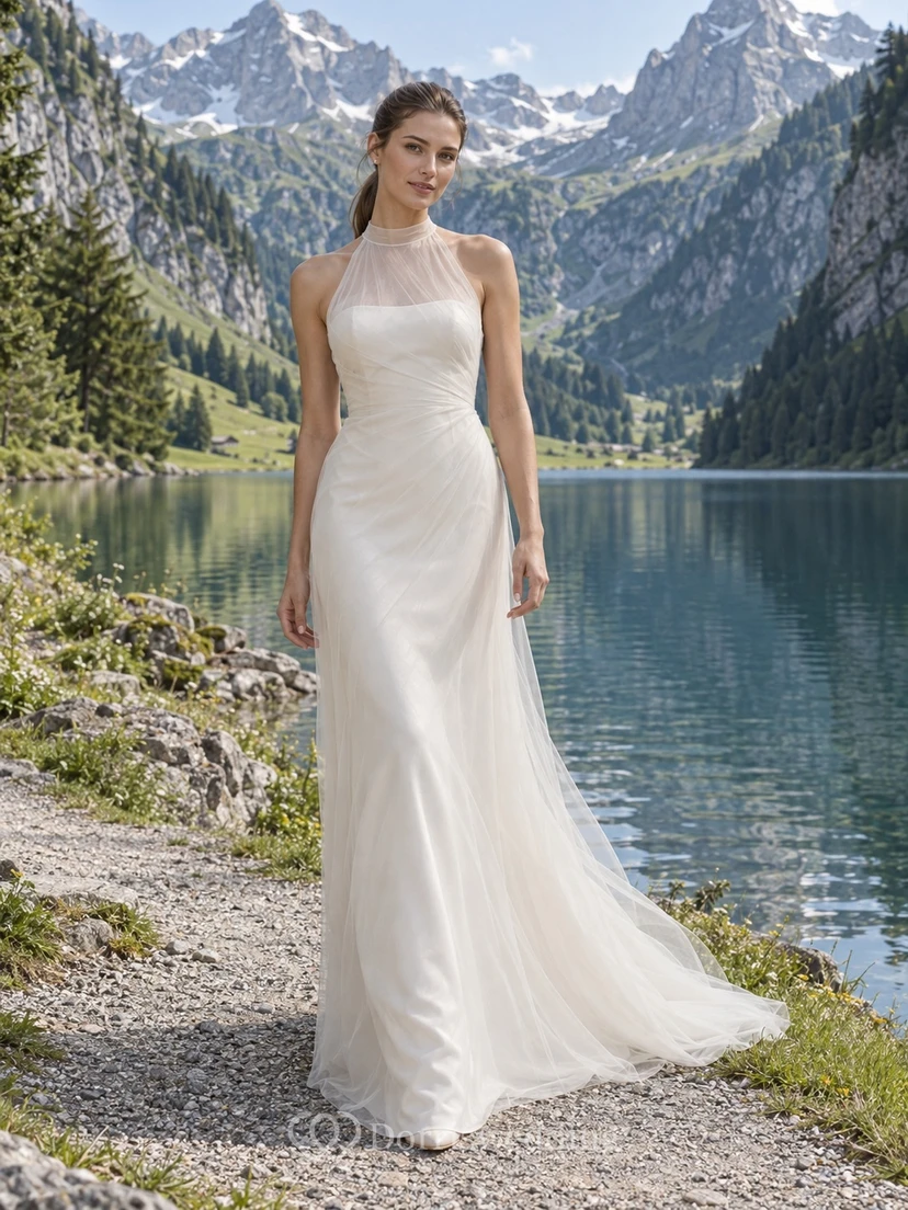 Vestido de novia sencillo de cuello alto, tul y satén, sin mangas, corte en A, espalda con efecto ilusión, largo hasta el suelo.