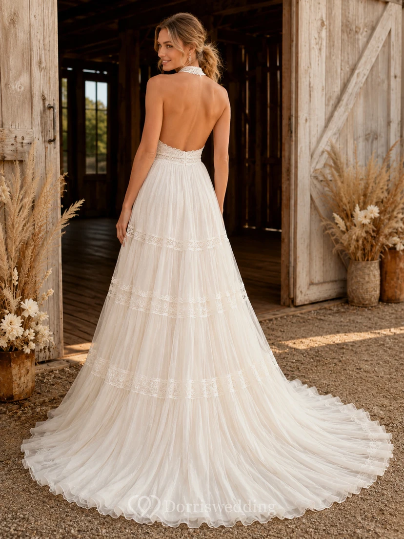Robe de mariée chapelle en tulle dos nu à volants et dentelle, coupe trapèze view 2